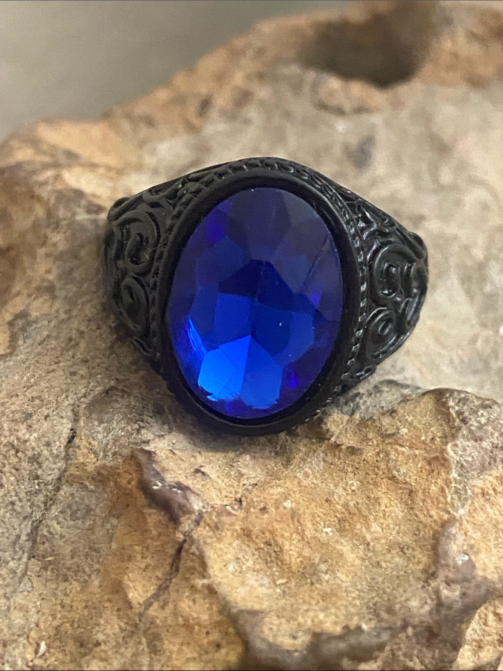 5/$10❤️❤️❤️NEW Black Tone Zinc Alloy Acrylic Cabochon Ring